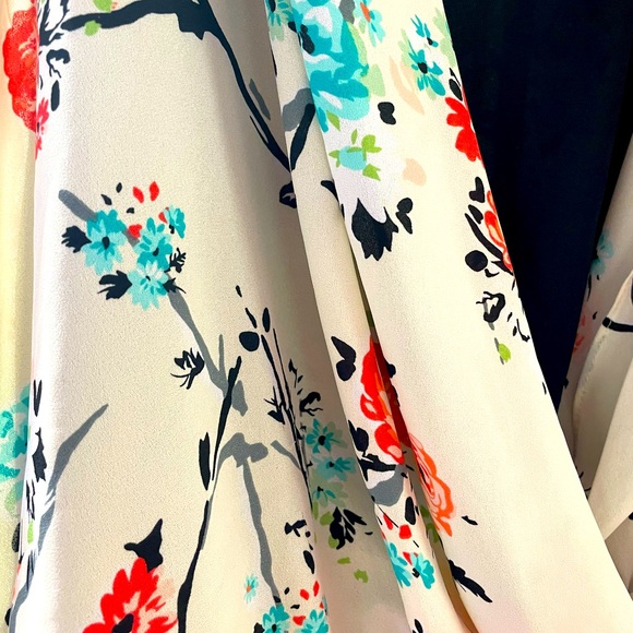 Watercolor Print Sleeveless Blouse - Picture 2 of 4